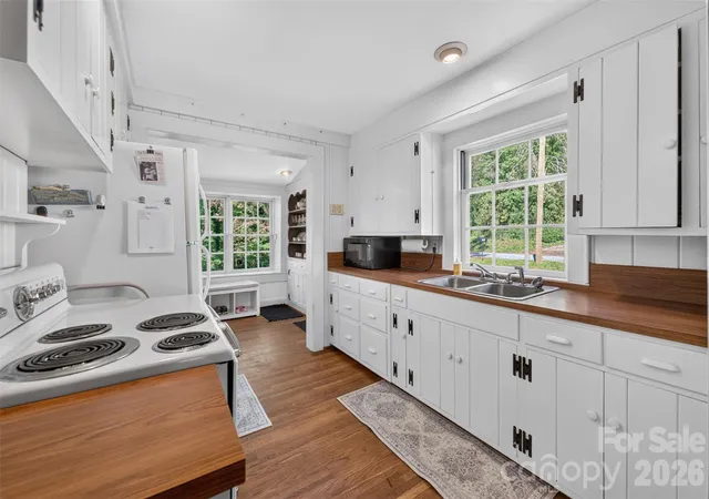 Photo 3 of Single family home for sale at 321 Beall St NW, Lenoir, NC 28645 | MLS# 4432899 | Listing updated on 2026-10-09