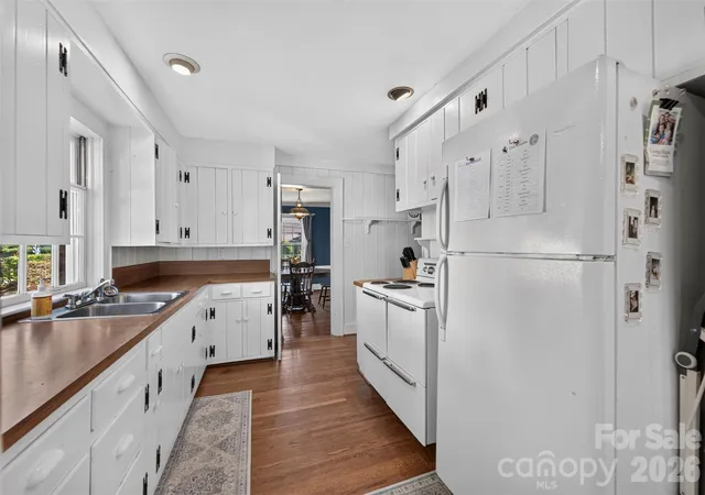Photo 4 of Single family home for sale at 321 Beall St NW, Lenoir, NC 28645 | MLS# 4432899 | Listing updated on 2026-10-09