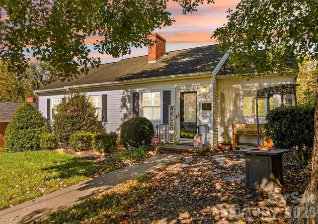 Photo 1 of Single family home for sale at 1008 Grove Ave Sw, Lenoir, NC 28645 | MLS# 4432901 | Listing updated on 2026-10-28