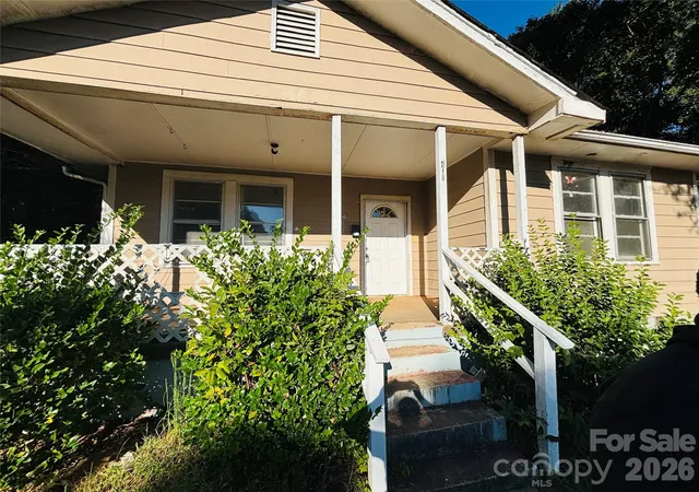Photo 3 of Single family home for sale at 401 S Hill St, Gastonia, NC 28052 | MLS# 4432910 | Listing updated on 2026-10-08