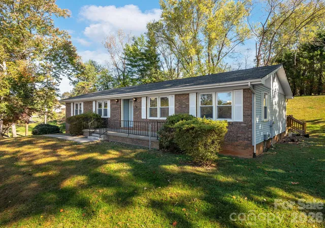 Photo 2 of Single family home for sale at 16 Sun Valley Ct, Alexander, NC 28701 | MLS# 4432915 | Listing updated on 2026-10-28