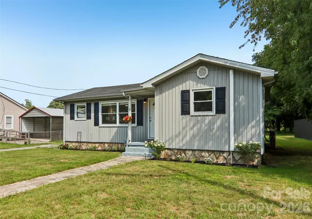 Photo 1 of Single family home for sale at 363 Killian St, Waynesville, NC 28786 | MLS# 4432919 | Listing updated on 2026-10-09