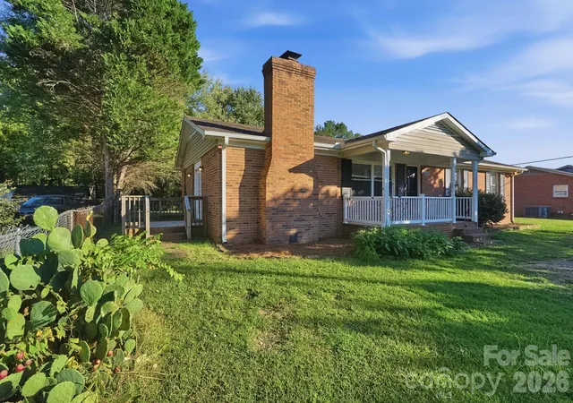 Photo 1 of Single family home for sale at 1316 Mayberry Rd, Dallas, NC 28034 | MLS# 4432922 | Listing updated on 2026-10-09