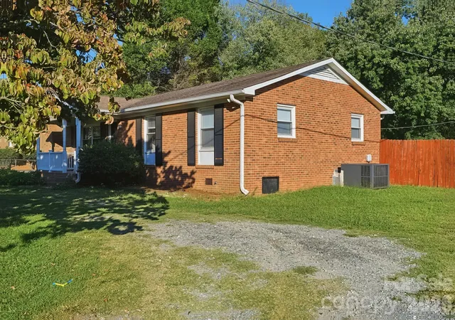 Photo 2 of Single family home for sale at 1316 Mayberry Rd, Dallas, NC 28034 | MLS# 4432922 | Listing updated on 2026-10-09