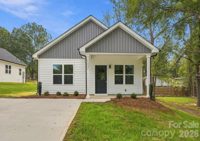 Photo 1 of Single family home for sale at 1031 Houston St, Gastonia, NC 28052 | MLS# 4432924 | Listing updated on 2026-10-08