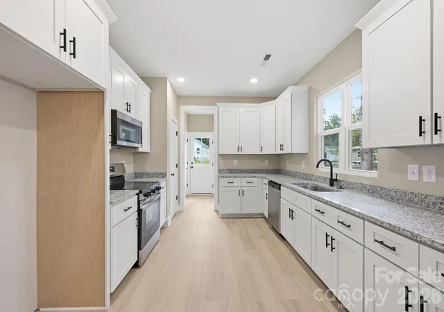 Photo 3 of Single family home for sale at 1031 Houston St, Gastonia, NC 28052 | MLS# 4432924 | Listing updated on 2026-10-08