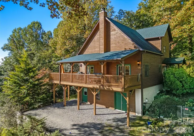Photo 1 of Single family home for sale at 373 Lynn Crst Dr, Brevard, NC 28712 | MLS# 4432927 | Listing updated on 2026-10-13