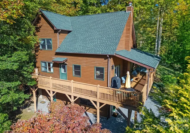 Photo 2 of Single family home for sale at 373 Lynn Crst Dr, Brevard, NC 28712 | MLS# 4432927 | Listing updated on 2026-10-13