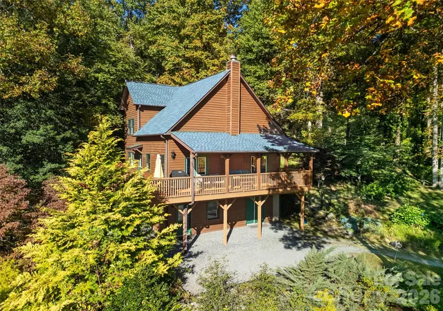Photo 3 of Single family home for sale at 373 Lynn Crst Dr, Brevard, NC 28712 | MLS# 4432927 | Listing updated on 2026-10-13