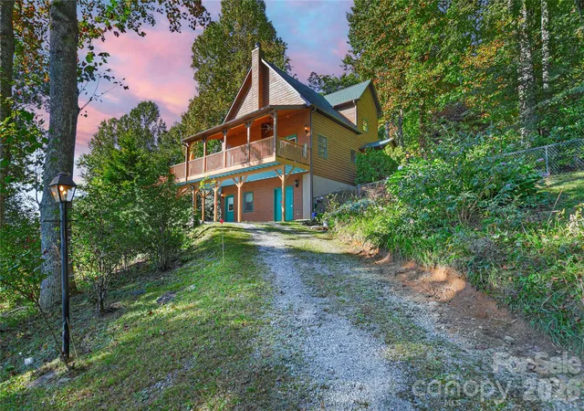 Photo 3 of Single family home for sale at 373 Lynn Crst Dr, Brevard, NC 28712 | MLS# 4432927 | Listing updated on 2026-10-13