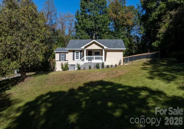 Photo 2 of Single family home for sale at 1240 Piedmont Dr, Lenoir, NC 28645 | MLS# 4432940 | Listing updated on 2026-10-09