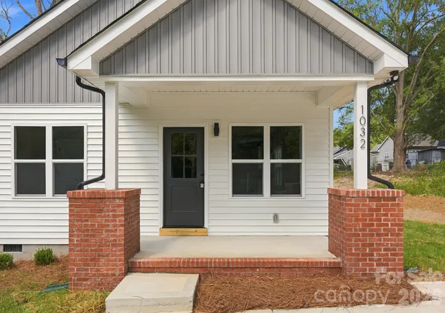 Photo 2 of Single family home for sale at 1032 Sycamore Ave, Gastonia, NC 28052 | MLS# 4432941 | Listing updated on 2026-10-08
