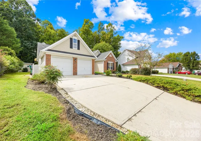 Photo 3 of Single family home for sale at 9521 Foggy Meadow Rd, Charlotte, NC 28269 | MLS# 4432947 | Listing updated on 2026-10-10