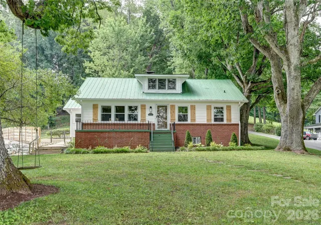 Photo 1 of Single family home for sale at 1110 Queentown Rd, Canton, NC 28716 | MLS# 4432950 | Listing updated on 2026-10-09