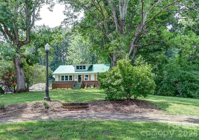 Photo 3 of Single family home for sale at 1110 Queentown Rd, Canton, NC 28716 | MLS# 4432950 | Listing updated on 2026-10-09