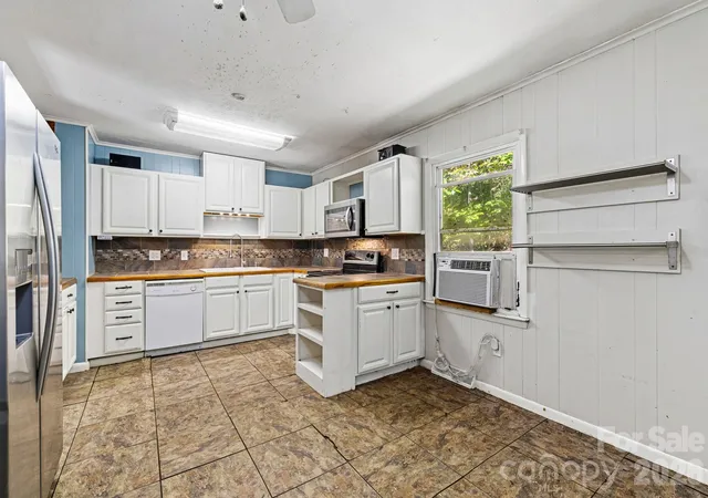 Photo 2 of Single family home for sale at 103 Early Deitz Rd, Sylva, NC 28779 | MLS# 4432954 | Listing updated on 2026-10-11