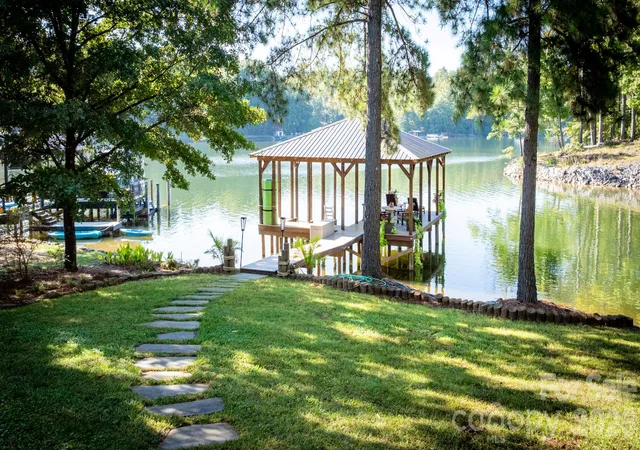 Photo 3 of Single family home for sale at 1285 Saunders Dr, Catawba, NC 28609 | MLS# 4432955 | Listing updated on 2026-10-11