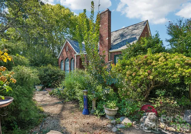 Photo 1 of Single family home for sale at 6007 Statesville Rd, Charlotte, NC 28269 | MLS# 4432976 | Listing updated on 2026-10-09
