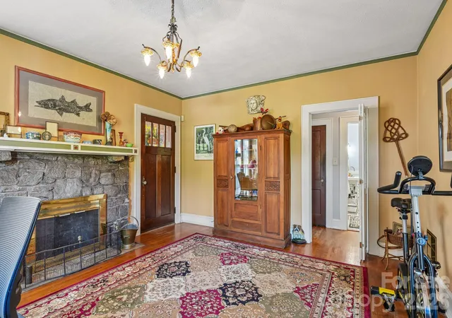 Photo 3 of Single family home for sale at 6007 Statesville Rd, Charlotte, NC 28269 | MLS# 4432976 | Listing updated on 2026-10-09