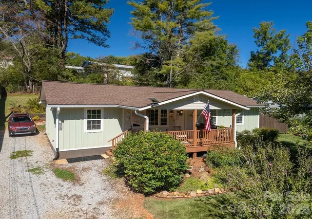 Photo 1 of Single family home for sale at 115 Rolling Hills Dr, Franklin, NC 28734 | MLS# 4432979 | Listing updated on 2026-10-08