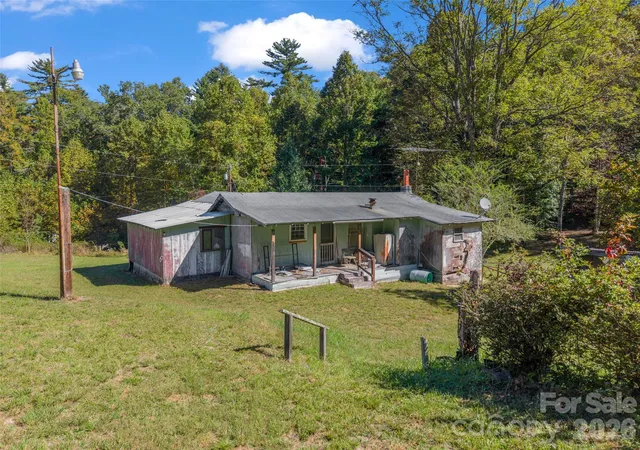 Photo 3 of Single family home for sale at 468 Willow Springs Cvs, Hendersonville, NC 28739 | MLS# 4432983 | Listing updated on 2026-10-09