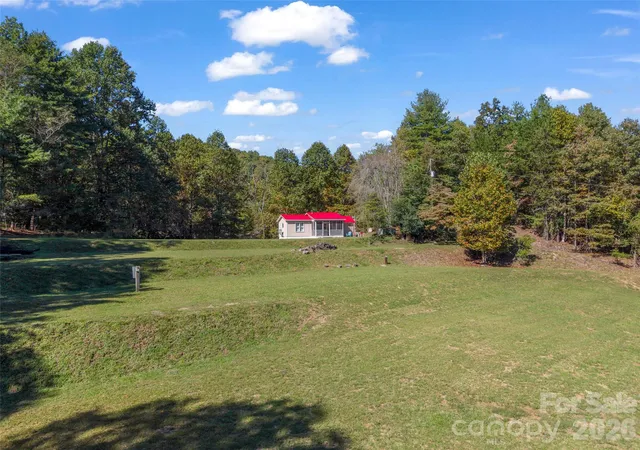Photo 4 of Single family home for sale at 468 Willow Springs Cvs, Hendersonville, NC 28739 | MLS# 4432983 | Listing updated on 2026-10-09