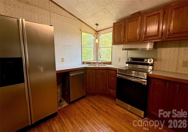 Photo 2 of Single family home for sale at 898 Rock Crk Rd, Burnsville, NC 28714 | MLS# 4432985 | Listing updated on 2026-10-10