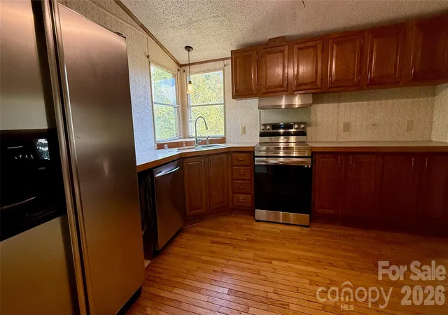 Photo 3 of Single family home for sale at 898 Rock Crk Rd, Burnsville, NC 28714 | MLS# 4432985 | Listing updated on 2026-10-10