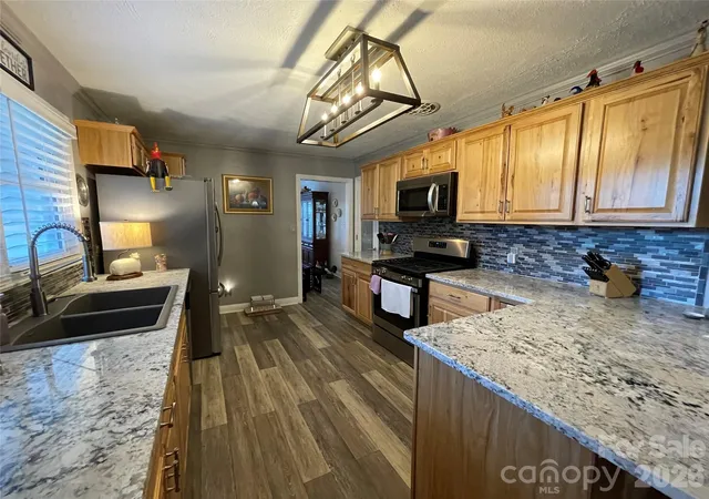 Photo 3 of Single family home for sale at 839 W Garrison Blvd, Gastonia, NC 28052 | MLS# 4432993 | Listing updated on 2026-10-09