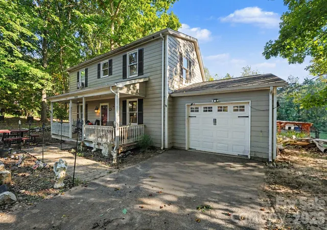 Photo 1 of Single family home for sale at 2505 Point St, Claremont, NC 28610 | MLS# 4432996 | Listing updated on 2026-10-29