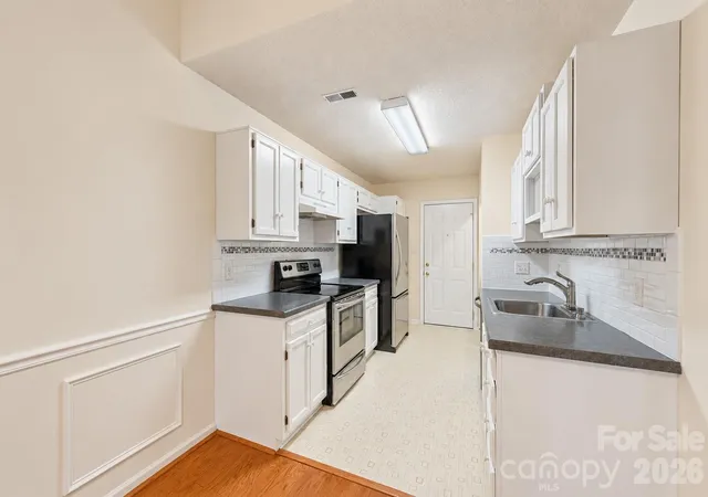 Photo 4 of Single family home for sale at 1089 Weddington Woods St NW, Concord, NC 28027 | MLS# 4433000 | Listing updated on 2026-10-10