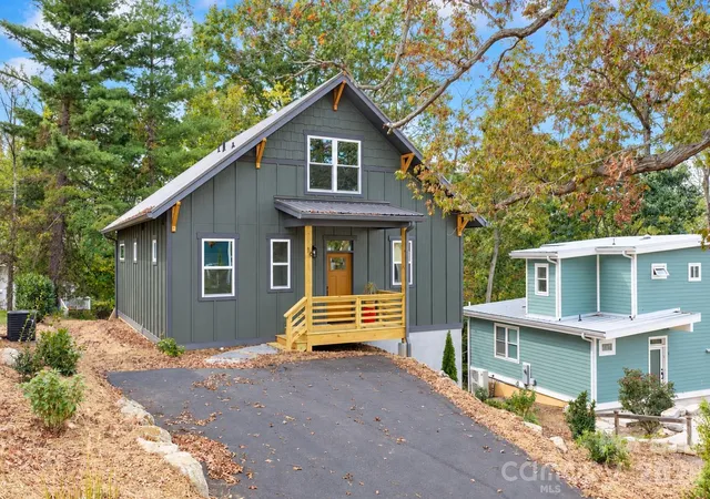 Single family home for sale at 16 Mountain Song Ln, Asheville, NC 28806 | MLS# 4433006 | Listing updated on 2026-10-18