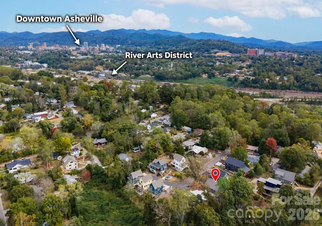 Photo 1 of Single family home for sale at 16 Mountain Song Ln, Asheville, NC 28806 | MLS# 4433006 | Listing updated on 2026-10-18