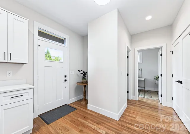 Photo 4 of Single family home for sale at 16 Mountain Song Ln, Asheville, NC 28806 | MLS# 4433006 | Listing updated on 2026-10-18