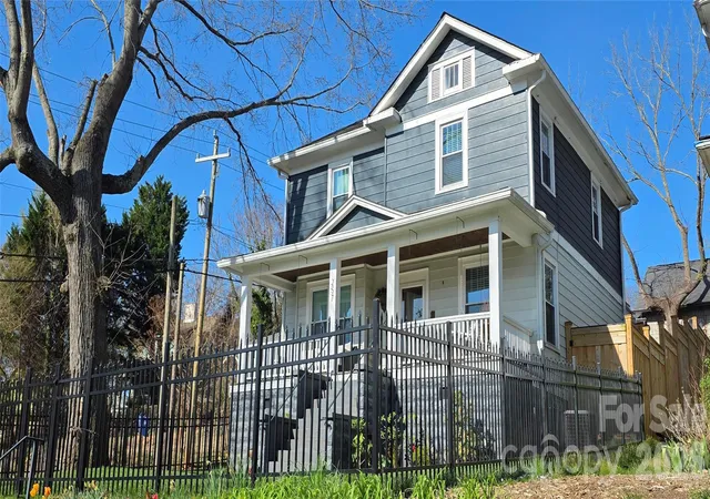 Photo 3 of Single family home for sale at 257 S French Broad Ave, Asheville, NC 28801 | MLS# 4433023 | Listing updated on 2026-10-09