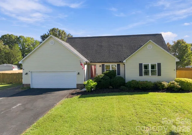 Photo 2 of Single family home for sale at 245 Castle Keep Rd, Salisbury, NC 28146 | MLS# 4433031 | Listing updated on 2026-10-09