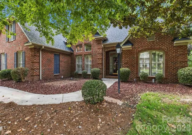 Photo 1 of Single family home for sale at 1106 Westlake Dr, Kannapolis, NC 28081 | MLS# 4433032 | Listing updated on 2026-10-11