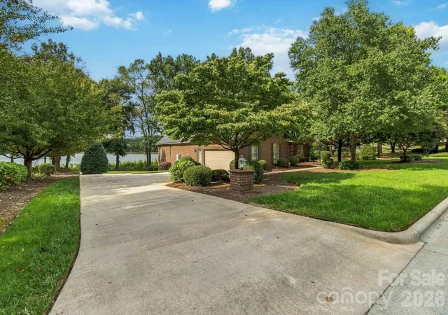 Photo 2 of Single family home for sale at 1106 Westlake Dr, Kannapolis, NC 28081 | MLS# 4433032 | Listing updated on 2026-10-11
