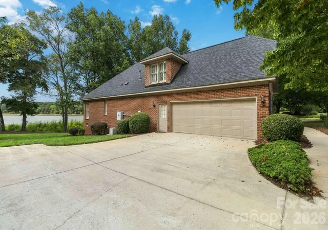 Photo 3 of Single family home for sale at 1106 Westlake Dr, Kannapolis, NC 28081 | MLS# 4433032 | Listing updated on 2026-10-11