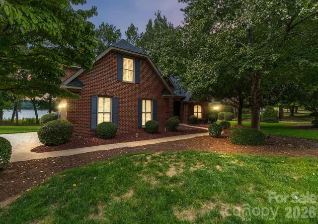 Photo 4 of Single family home for sale at 1106 Westlake Dr, Kannapolis, NC 28081 | MLS# 4433032 | Listing updated on 2026-10-11