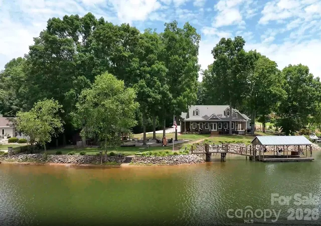 Photo 2 of Single family home for sale at 114 Kilkee Ln, Mooresville, NC 28117 | MLS# 4433034 | Listing updated on 2026-10-10