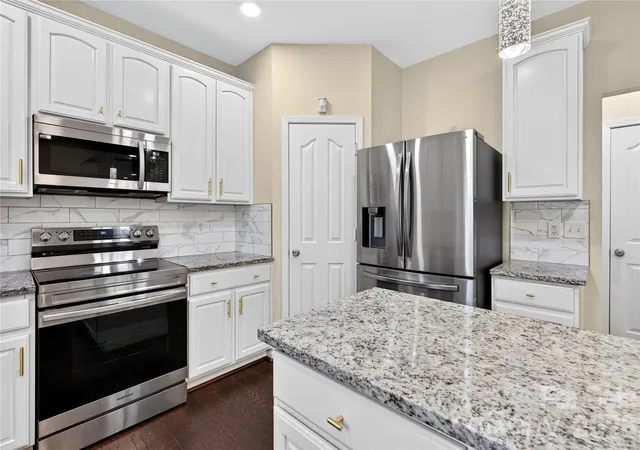 Photo 4 of Single family home for sale at 11019 Woods Cor Ct, Charlotte, NC 28277 | MLS# 4433037 | Listing updated on 2026-10-09