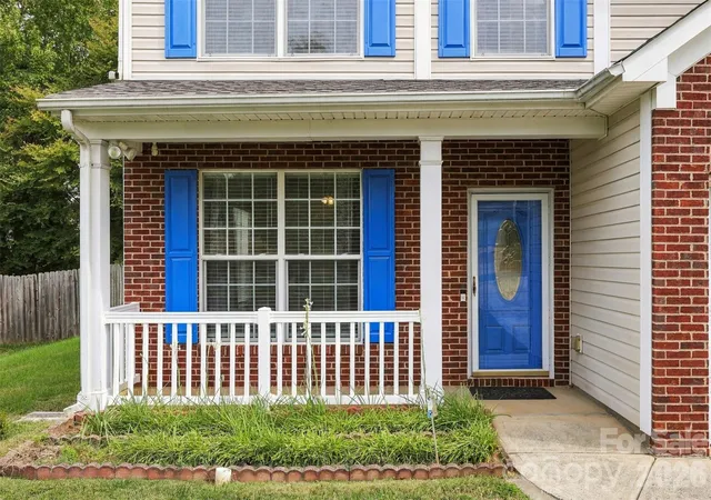Photo 3 of Single family home for sale at 1831 Southwind Dr, Charlotte, NC 28216 | MLS# 4433053 | Listing updated on 2026-10-10
