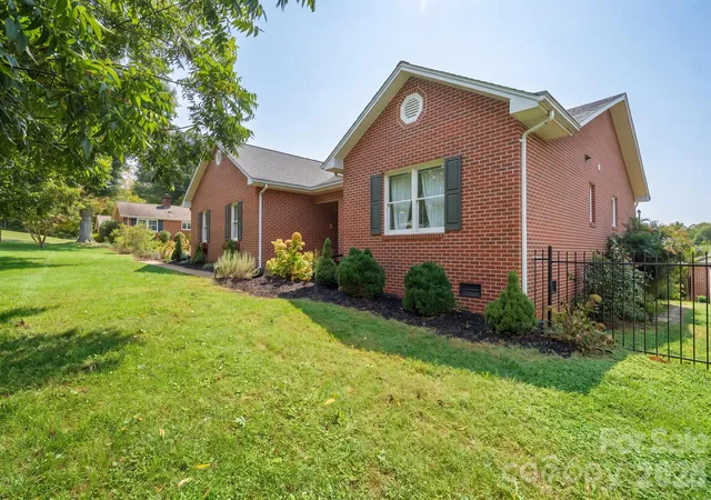 Photo 3 of Single family home for sale at 107 Powe St, Morganton, NC 28655 | MLS# 4433055 | Listing updated on 2026-10-10
