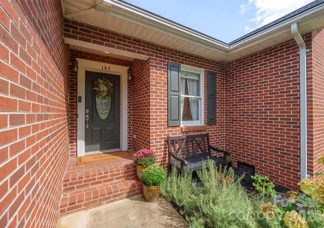 Photo 4 of Single family home for sale at 107 Powe St, Morganton, NC 28655 | MLS# 4433055 | Listing updated on 2026-10-10