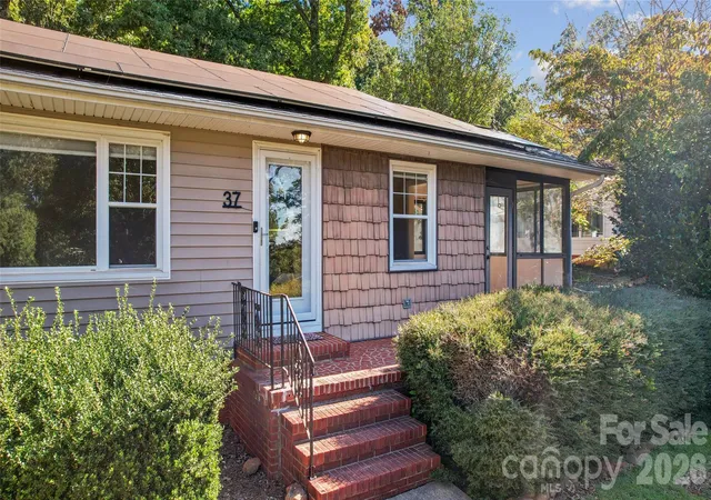 Photo 3 of Single family home for sale at 37 Elm St, Badin, NC 28009 | MLS# 4433060 | Listing updated on 2026-10-10