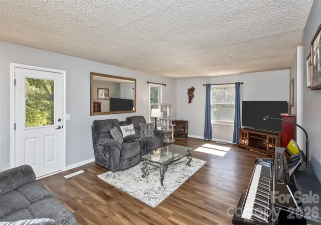 Photo 3 of Single family home for sale at 2911 Middleton Pl #32, Hendersonville, NC 28791 | MLS# 4433070 | Listing updated on 2026-10-28