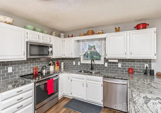 Photo 4 of Single family home for sale at 2911 Middleton Pl #32, Hendersonville, NC 28791 | MLS# 4433070 | Listing updated on 2026-10-28