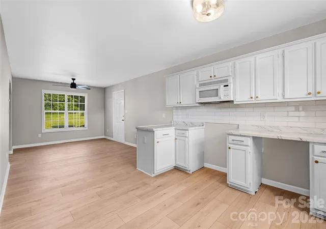 Photo 3 of Single family home for sale at 2065 Gary Ln, Hickory, NC 28602 | MLS# 4433074 | Listing updated on 2026-10-10