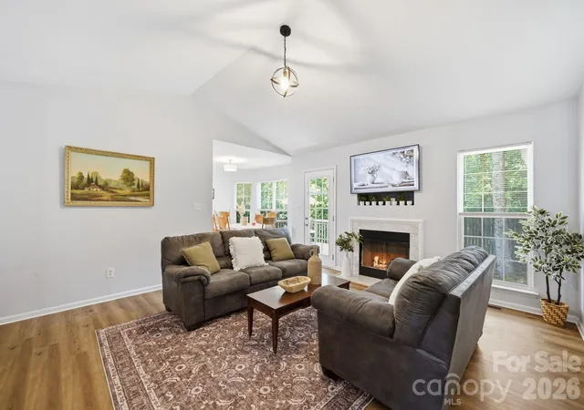 Photo 4 of Single family home for sale at 1008 Raywood Ct, Matthews, NC 28104 | MLS# 4433081 | Listing updated on 2026-10-10